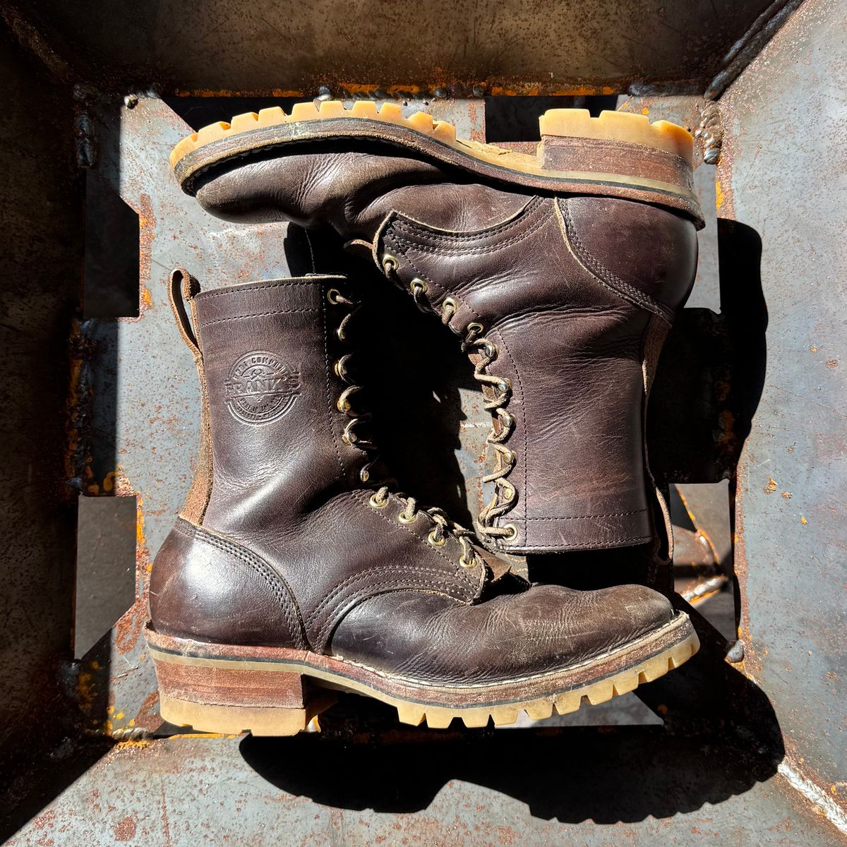 Photo by traceycortez on January 5, 2025 of the Frank's Boots Type 1 Commander in Horween Black Teacore Cypress & Horween Natural Waxed Flesh.