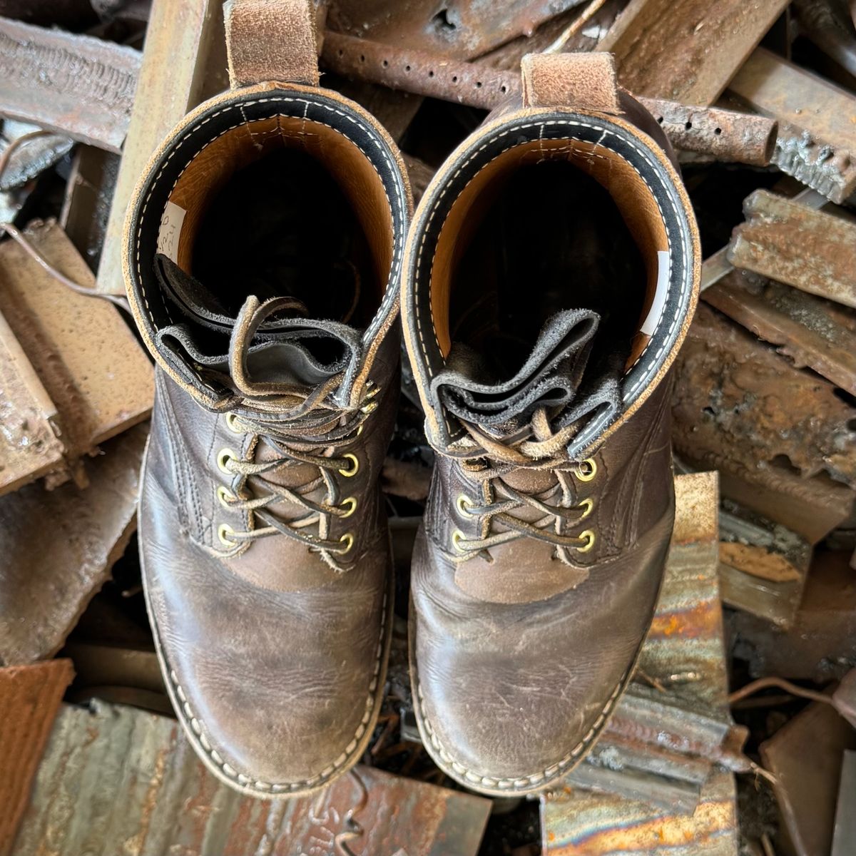 Photo by traceycortez on January 5, 2025 of the Frank's Boots Type 1 Commander in Horween Black Teacore Cypress & Horween Natural Waxed Flesh.