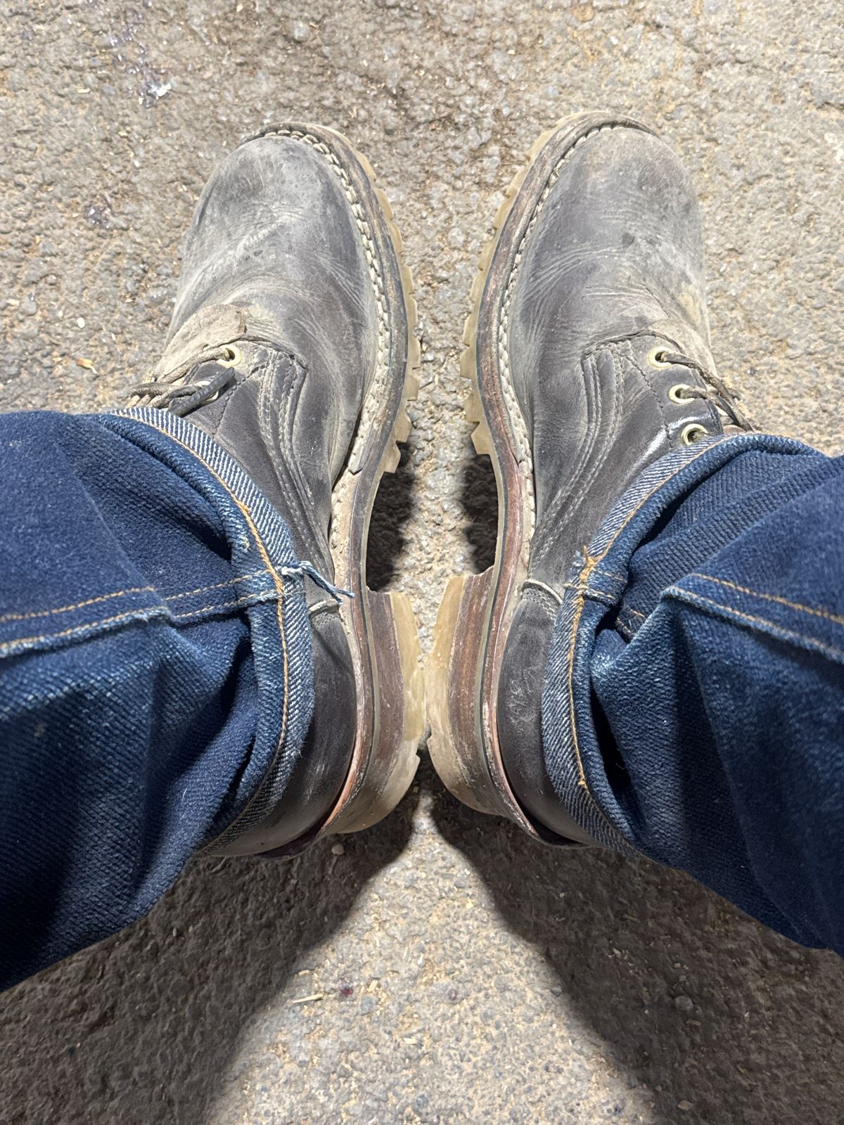 Photo by traceycortez on January 17, 2025 of the Frank's Boots Type 1 Commander in Horween Black Teacore Cypress & Horween Natural Waxed Flesh.