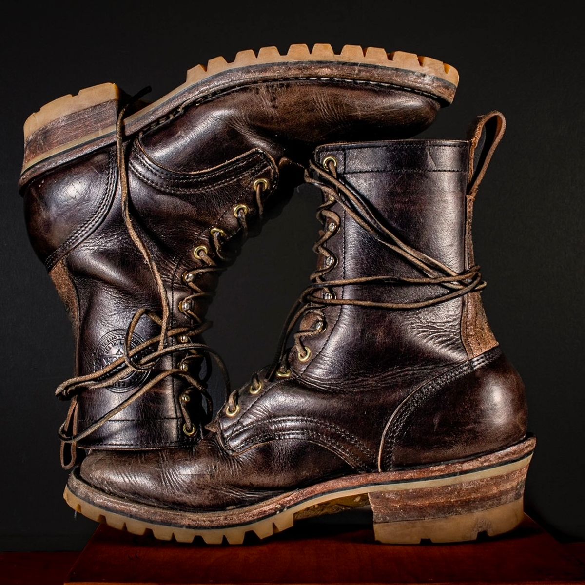 Photo by traceycortez on February 6, 2025 of the Frank's Boots Type 1 Commander in Horween Black Teacore Cypress & Horween Natural Waxed Flesh.