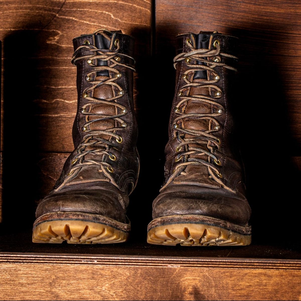 Photo by traceycortez on March 4, 2025 of the Frank's Boots Type 1 Commander in Horween Black Teacore Cypress & Horween Natural Waxed Flesh.