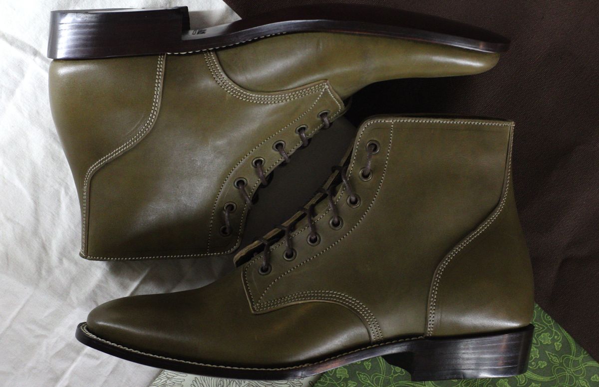 Photo by speedlacer on November 4, 2024 of the Jakkrabbits Officer Boots in Maryam Salvia Horsebutt.