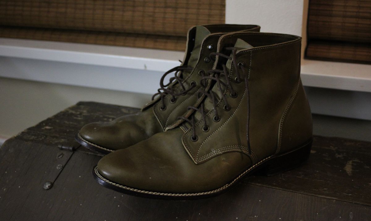 Photo by speedlacer on December 5, 2024 of the Jakkrabbits Officer Boots in Maryam Salvia Horsebutt.