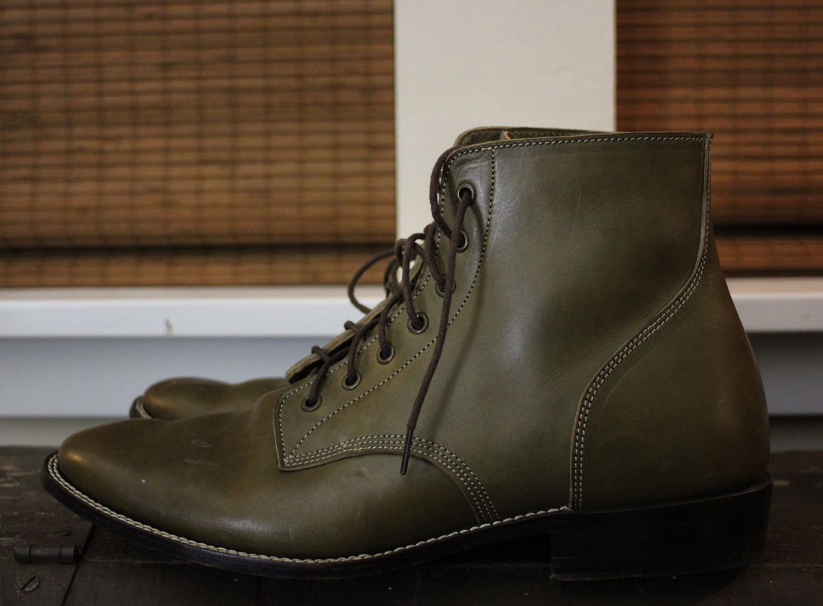 Photo by speedlacer on December 5, 2024 of the Jakkrabbits Officer Boots in Maryam Salvia Horsebutt.