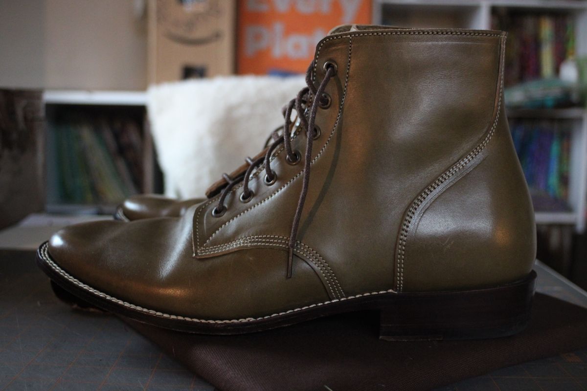 Photo by speedlacer on January 5, 2025 of the Jakkrabbits Officer Boots in Maryam Salvia Horsebutt.