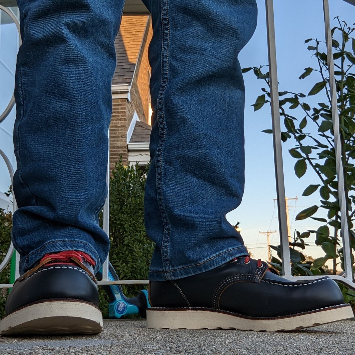 Photo by shelbydohc24 on October 1, 2022 of the Red Wing 6-Inch Classic Moc in S.B. Foot Black Klondike.