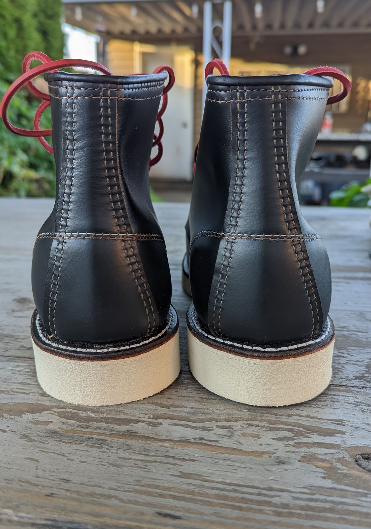 Photo by shelbydohc24 on October 1, 2022 of the Red Wing 6-Inch Classic Moc in S.B. Foot Black Klondike.