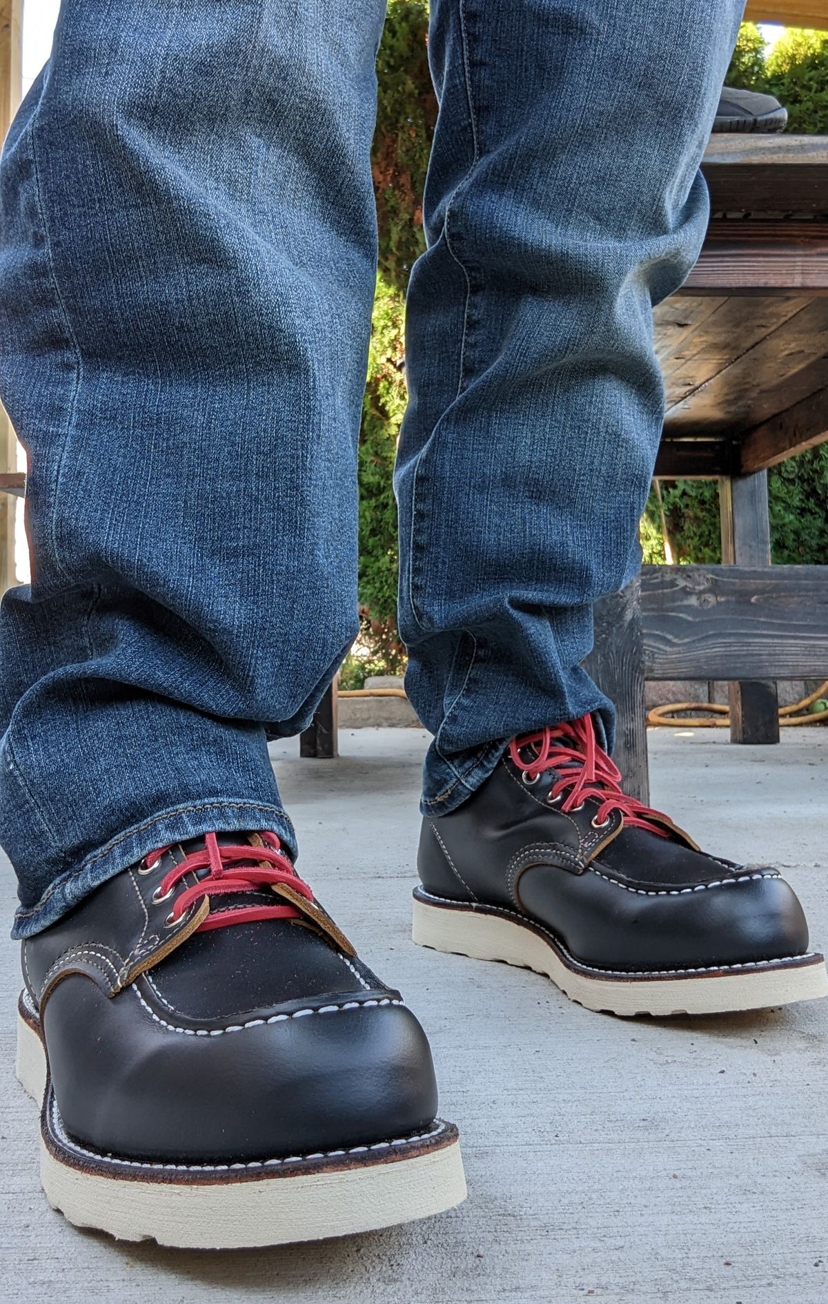 Photo by shelbydohc24 on October 1, 2022 of the Red Wing 6-Inch Classic Moc in S.B. Foot Black Klondike.