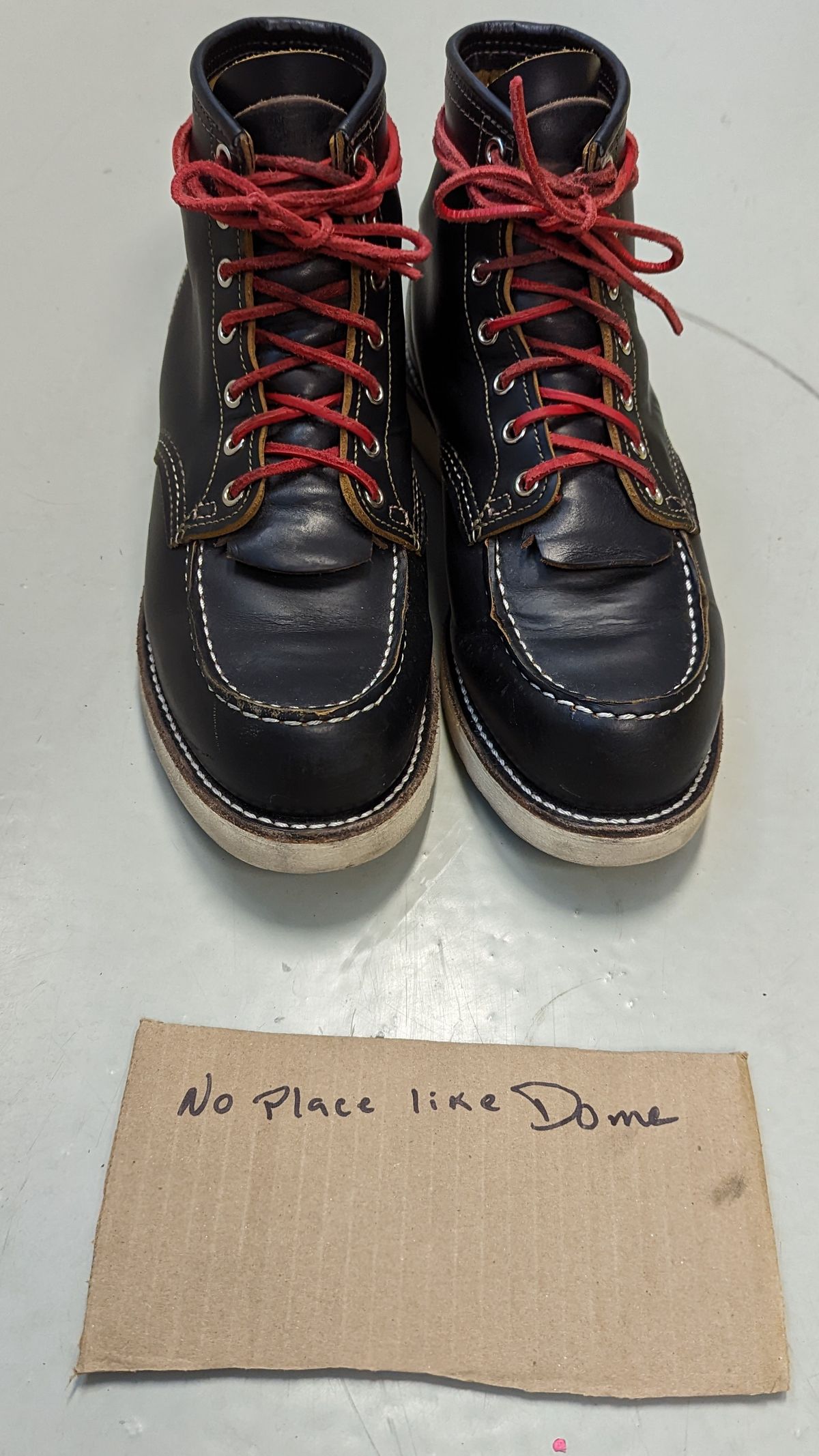 Photo by shelbydohc24 on November 4, 2022 of the Red Wing 6-Inch Classic Moc in S.B. Foot Black Klondike.