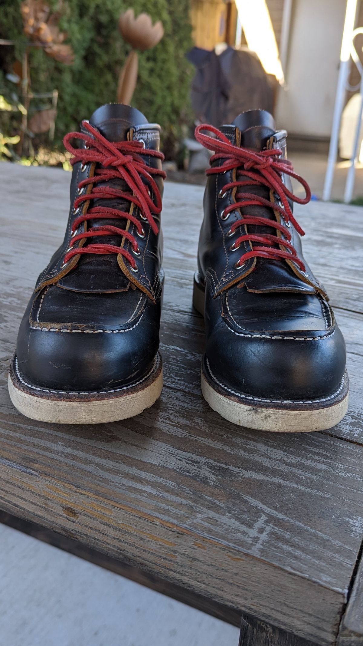 Photo by shelbydohc24 on December 4, 2022 of the Red Wing 6-Inch Classic Moc in S.B. Foot Black Klondike.