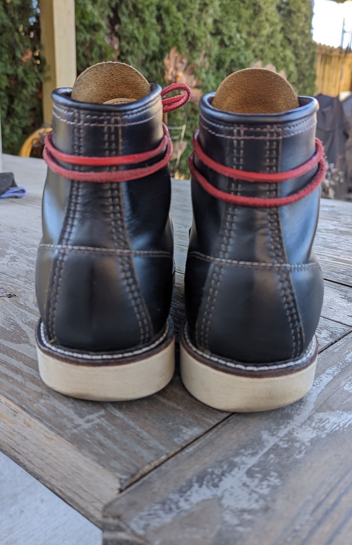 Photo by shelbydohc24 on December 4, 2022 of the Red Wing 6-Inch Classic Moc in S.B. Foot Black Klondike.