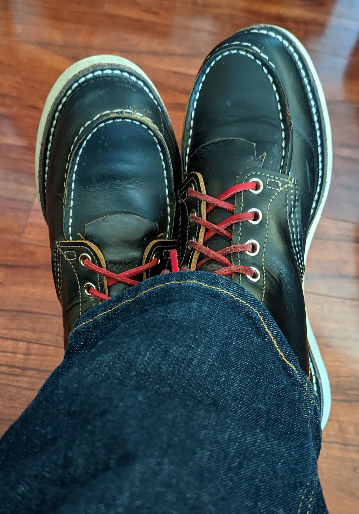 Photo by shelbydohc24 on December 4, 2022 of the Red Wing 6-Inch Classic Moc in S.B. Foot Black Klondike.
