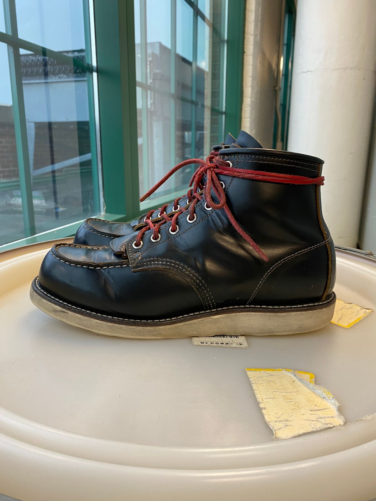 Photo by shelbydohc24 on January 5, 2023 of the Red Wing 6-Inch Classic Moc in S.B. Foot Black Klondike.