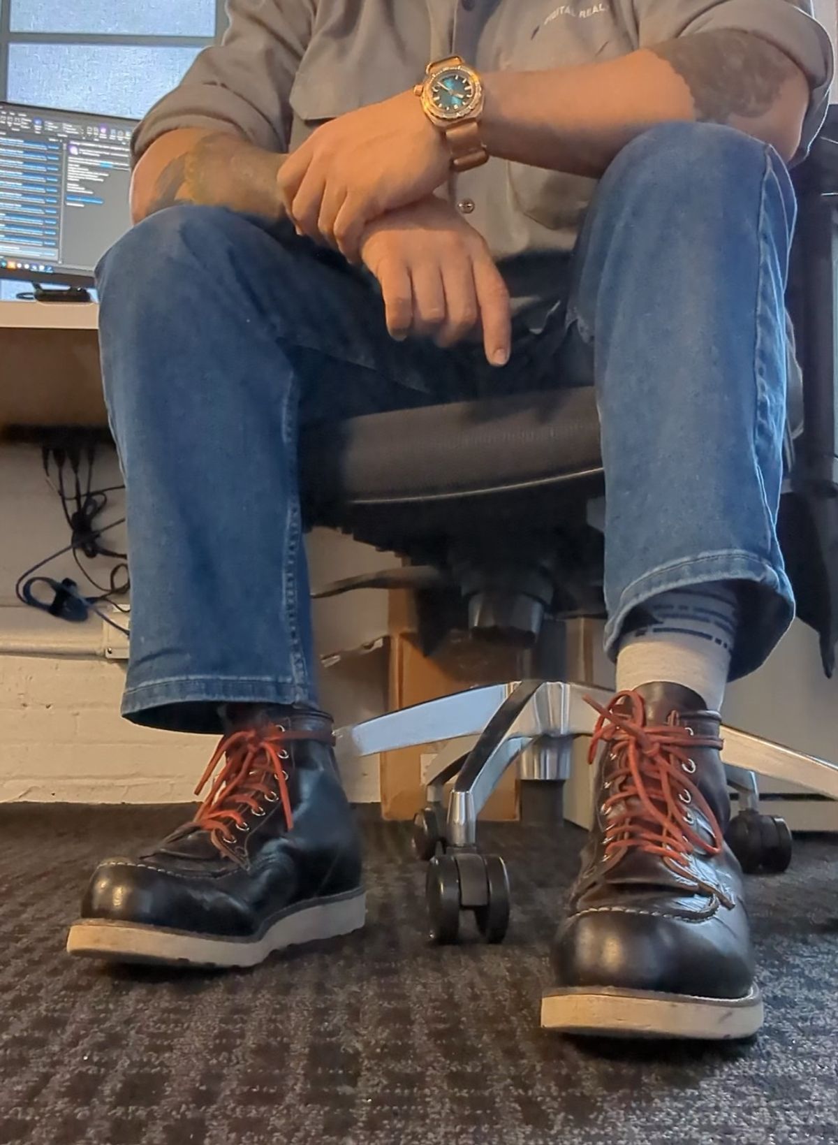 Photo by shelbydohc24 on January 5, 2023 of the Red Wing 6-Inch Classic Moc in S.B. Foot Black Klondike.