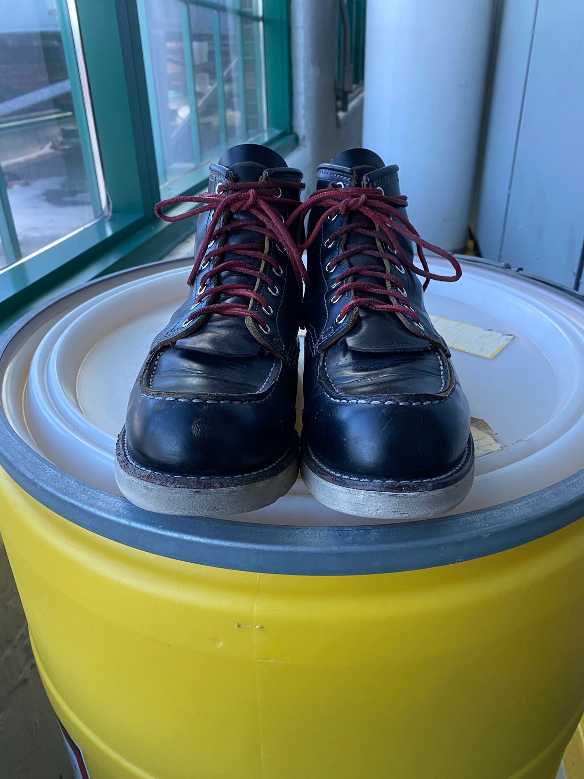 Photo by shelbydohc24 on February 3, 2023 of the Red Wing 6-Inch Classic Moc in S.B. Foot Black Klondike.