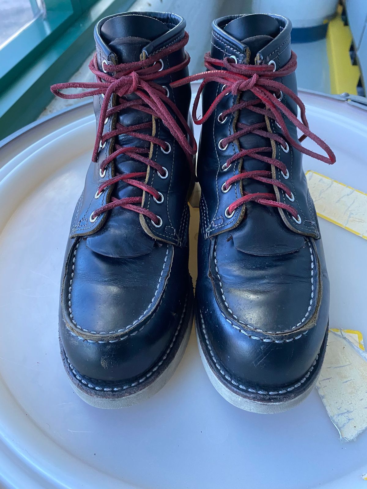Photo by shelbydohc24 on February 3, 2023 of the Red Wing 6-Inch Classic Moc in S.B. Foot Black Klondike.