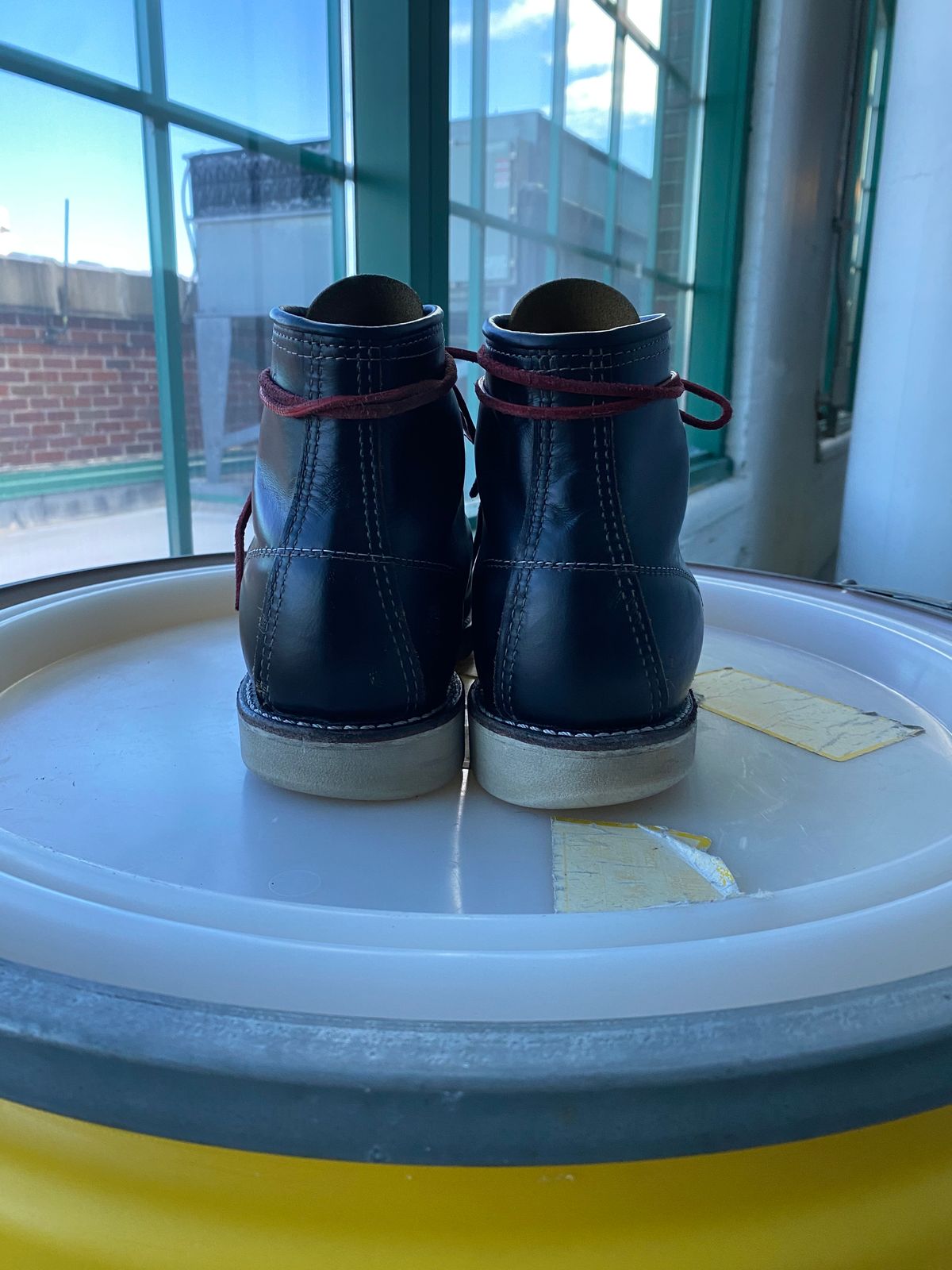 Photo by shelbydohc24 on February 3, 2023 of the Red Wing 6-Inch Classic Moc in S.B. Foot Black Klondike.