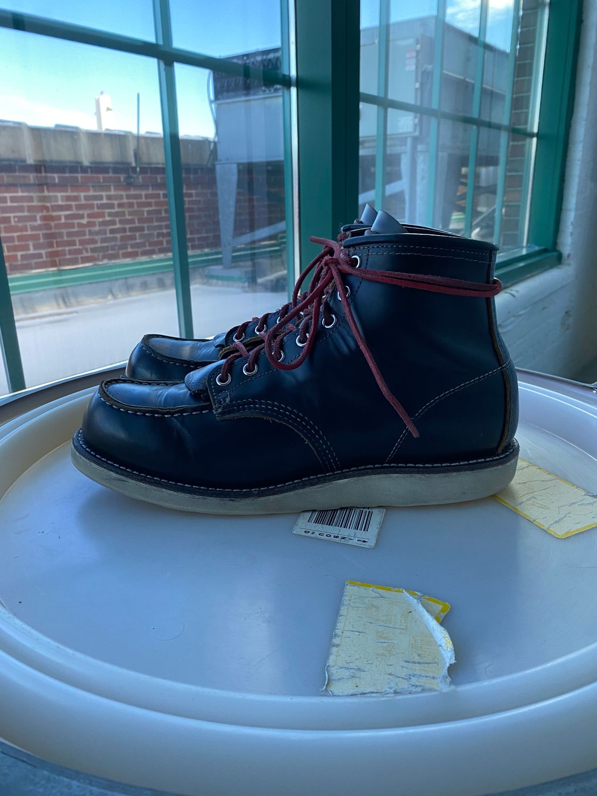 Photo by shelbydohc24 on February 3, 2023 of the Red Wing 6-Inch Classic Moc in S.B. Foot Black Klondike.