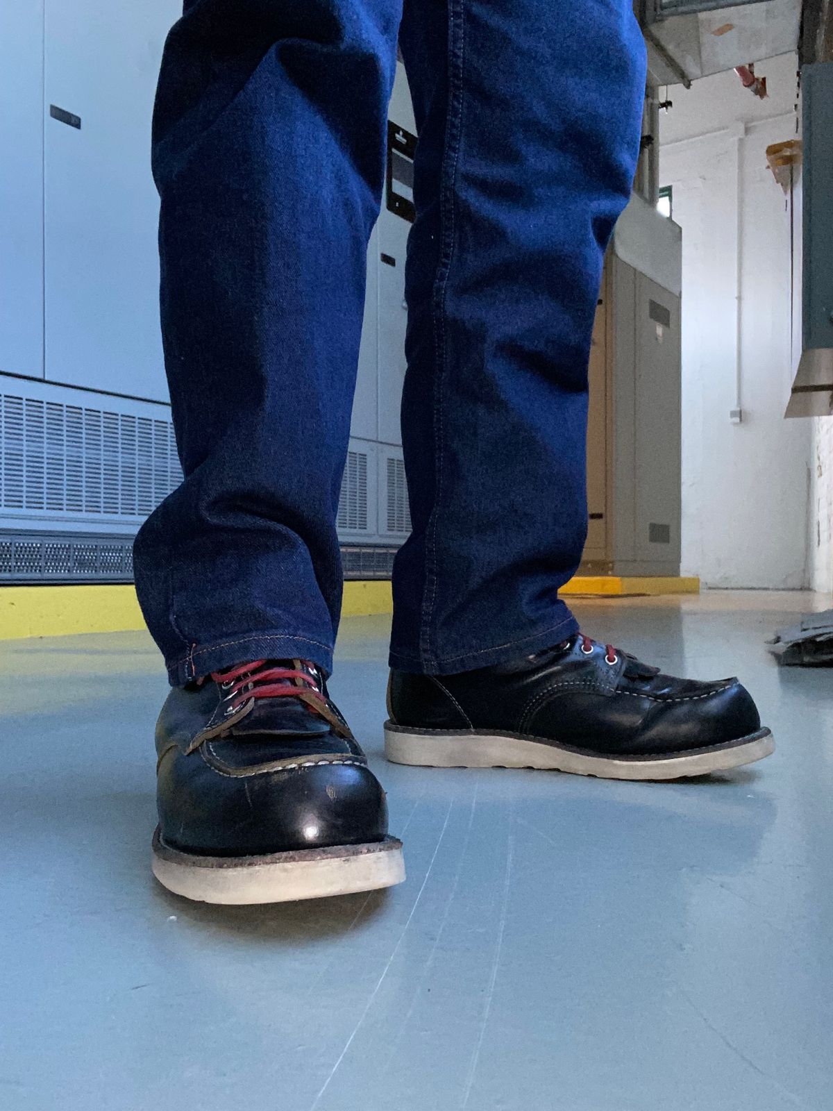 Photo by shelbydohc24 on February 3, 2023 of the Red Wing 6-Inch Classic Moc in S.B. Foot Black Klondike.