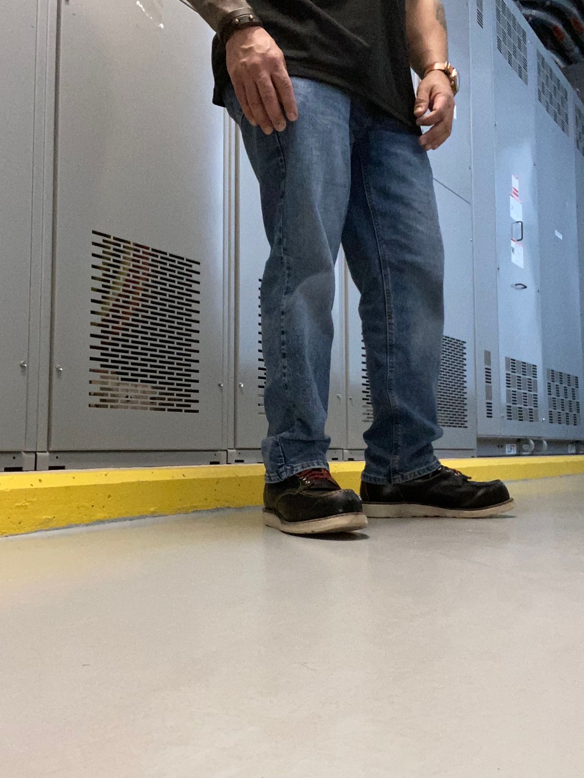 Photo by shelbydohc24 on March 3, 2023 of the Red Wing 6-Inch Classic Moc in S.B. Foot Black Klondike.