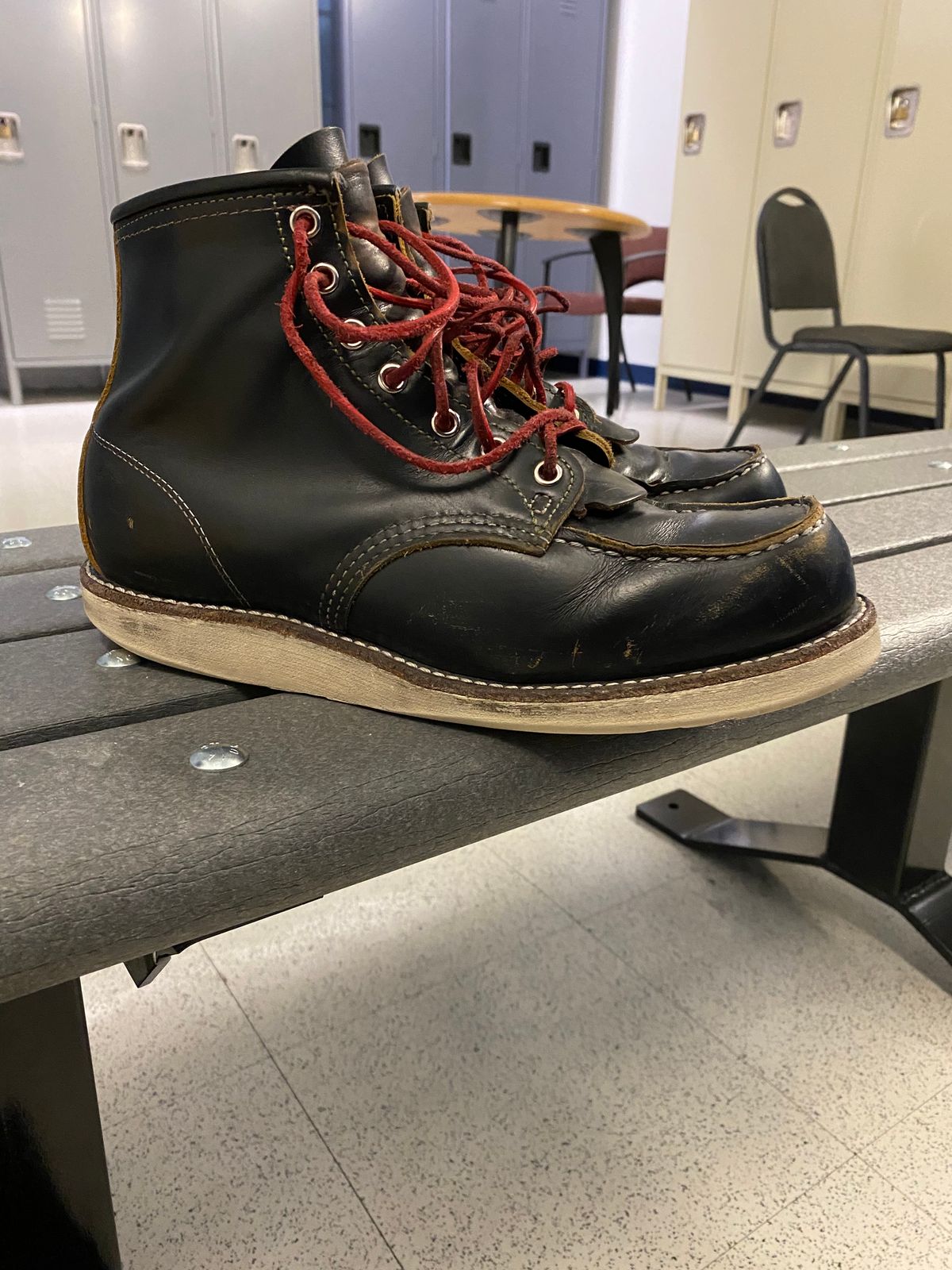 Photo by shelbydohc24 on April 4, 2023 of the Red Wing 6-Inch Classic Moc in S.B. Foot Black Klondike.