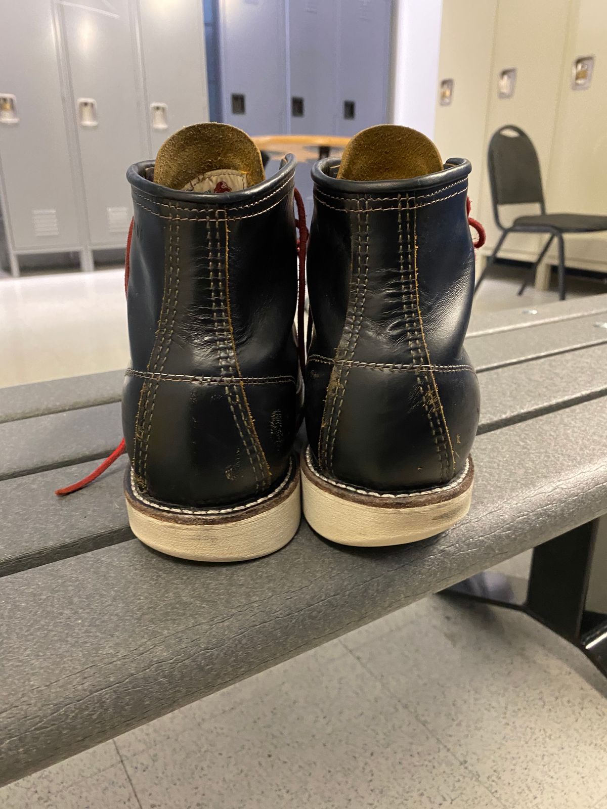 Photo by shelbydohc24 on April 4, 2023 of the Red Wing 6-Inch Classic Moc in S.B. Foot Black Klondike.
