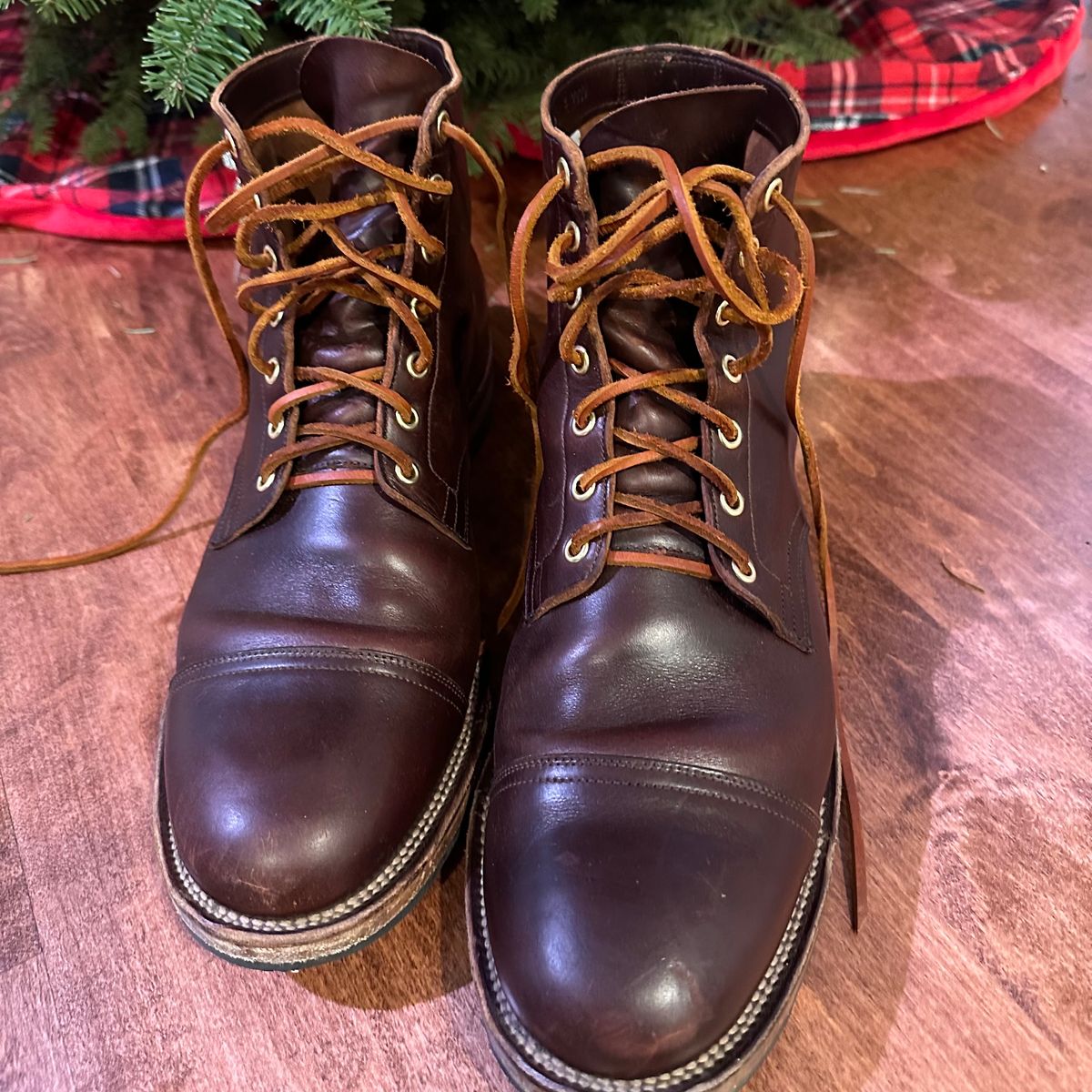 Photo by tippytoes on December 6, 2023 of the Viberg Service Boot in Horween Brown Chromexcel.
