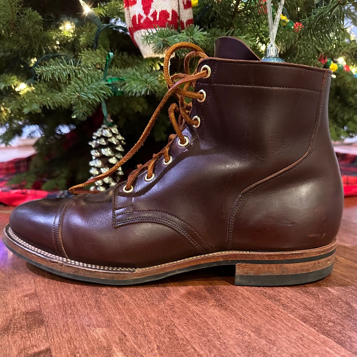 Photo by tippytoes on December 6, 2023 of the Viberg Service Boot in Horween Brown Chromexcel.