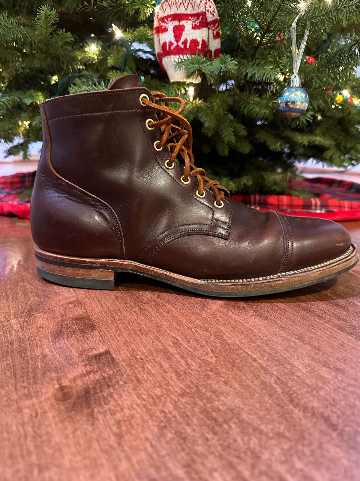 Photo by tippytoes on December 6, 2023 of the Viberg Service Boot in Horween Brown Chromexcel.