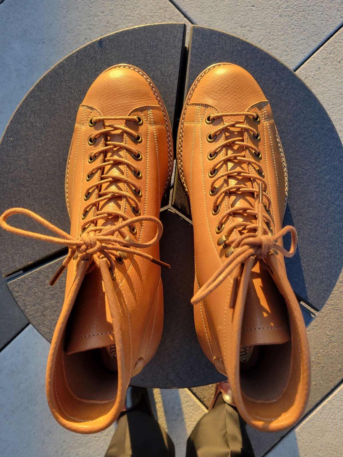 Photo by sacerdos9287 on October 10, 2023 of the Onderhoud LCV02 Monkey Boot in Horween Natural Pioneer Reindeer.