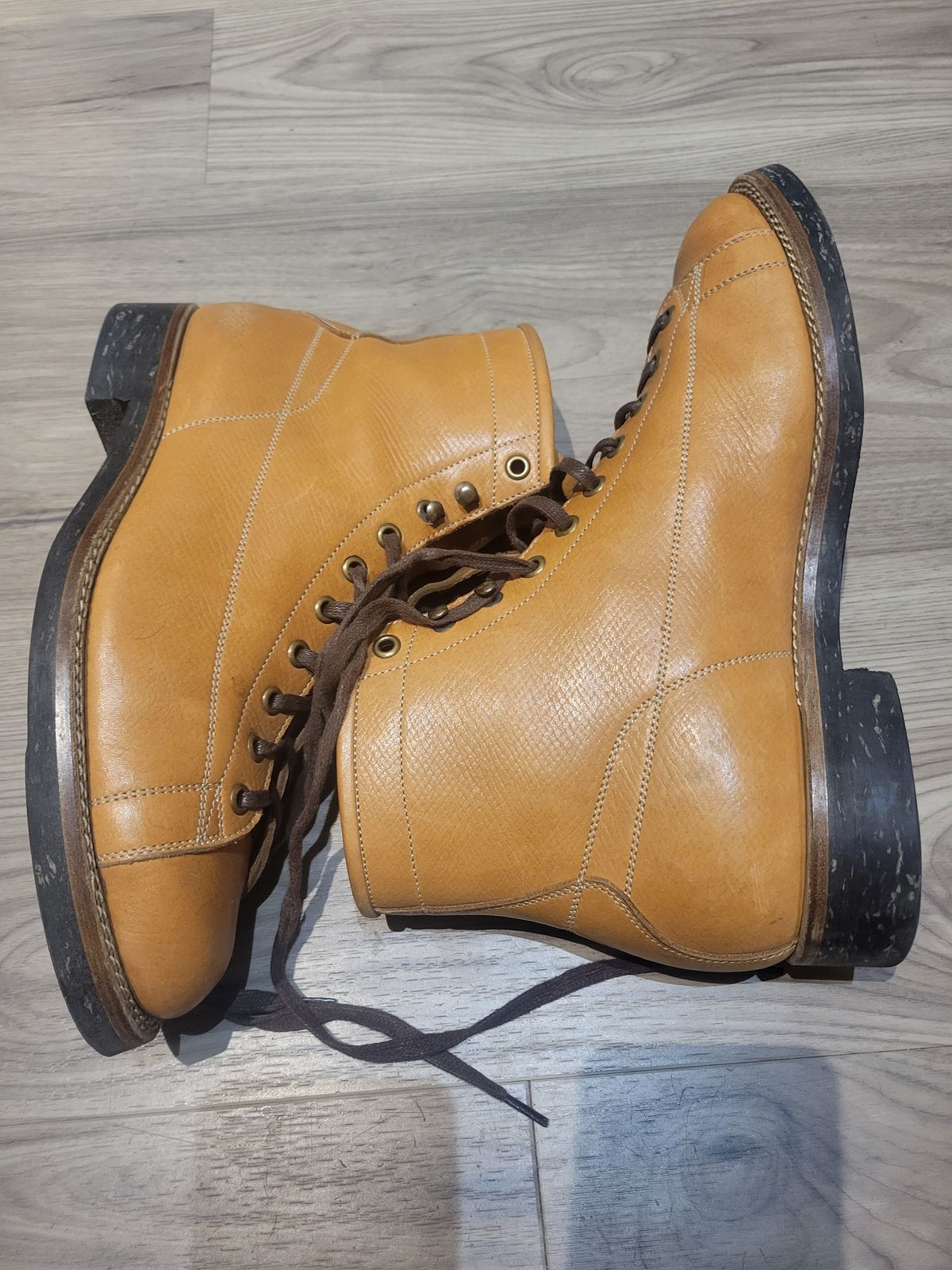 Photo by sacerdos9287 on March 6, 2024 of the Onderhoud LCV02 Monkey Boot in Horween Natural Pioneer Reindeer.