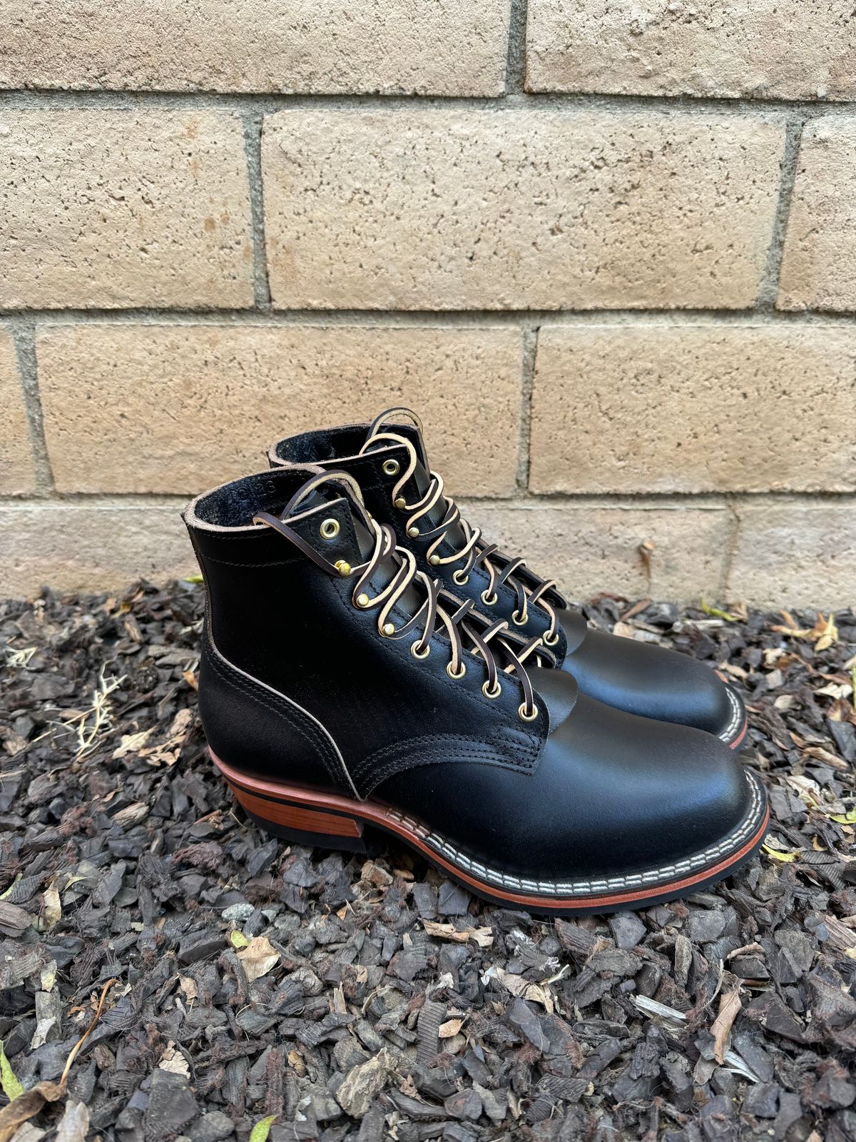 Photo by iwearboots on November 4, 2023 of the Nicks Unknown Model in Horween Black Waxed Flesh.