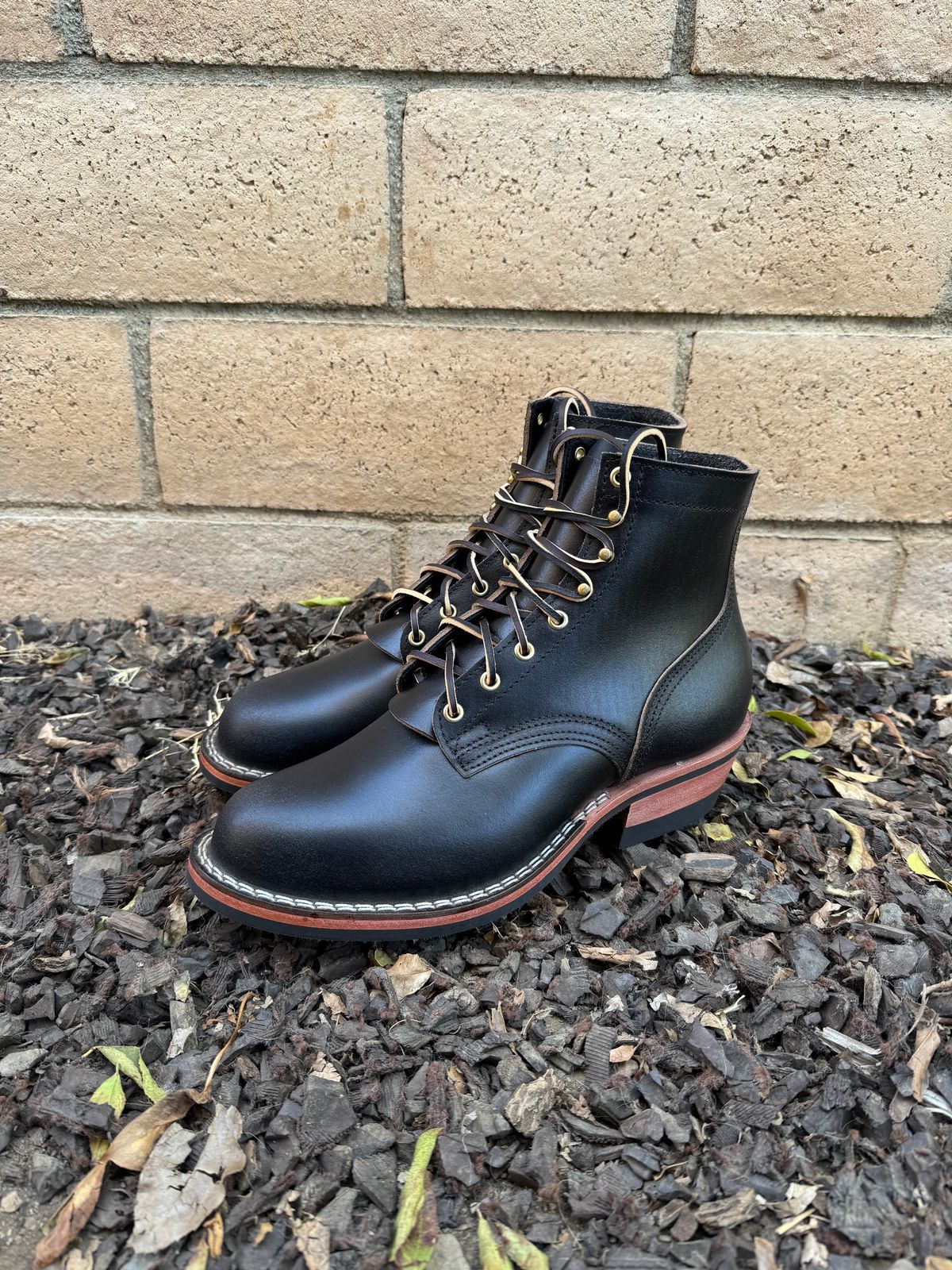 Photo by iwearboots on November 4, 2023 of the Nicks Unknown Model in Horween Black Waxed Flesh.
