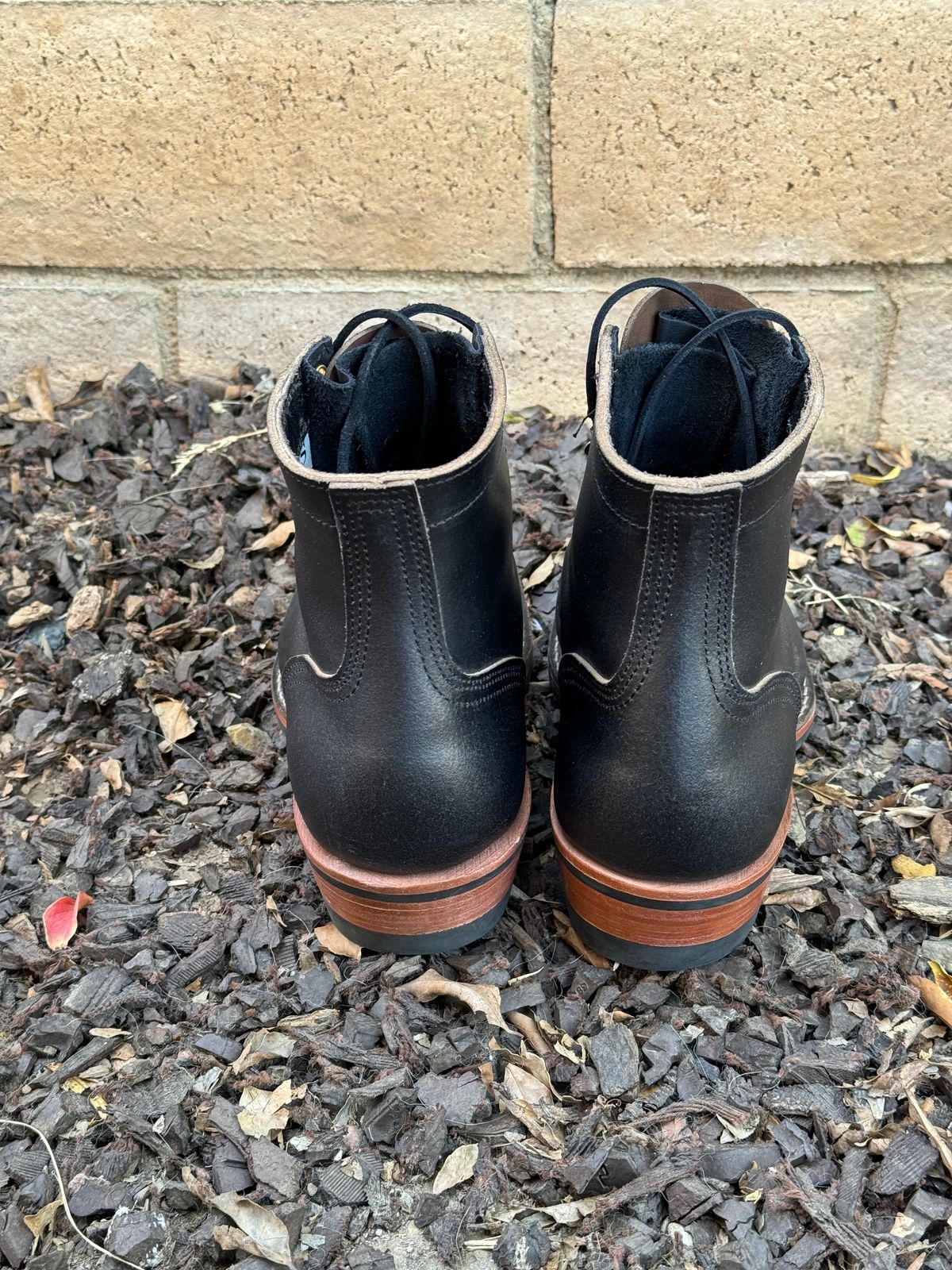 Photo by iwearboots on December 3, 2023 of the Nicks Unknown Model in Horween Black Waxed Flesh.