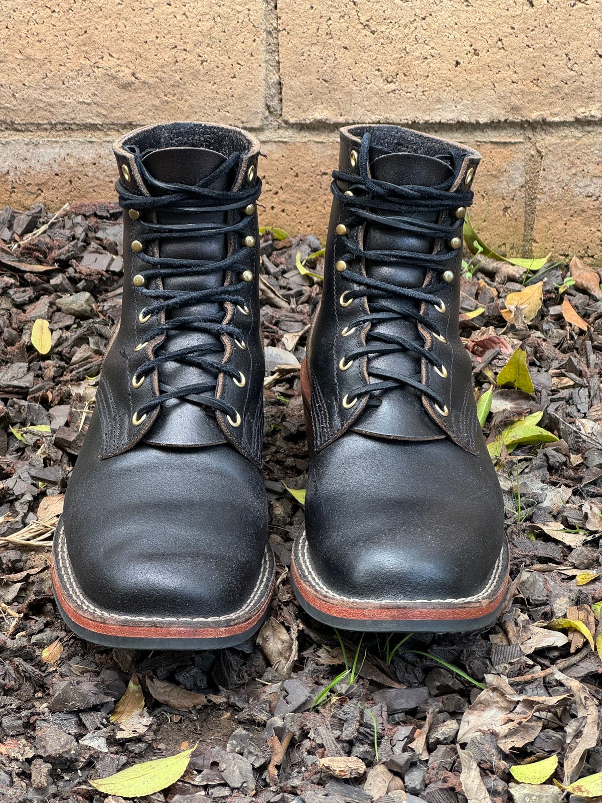 Photo by iwearboots on February 3, 2024 of the Nicks Unknown Model in Horween Black Waxed Flesh.