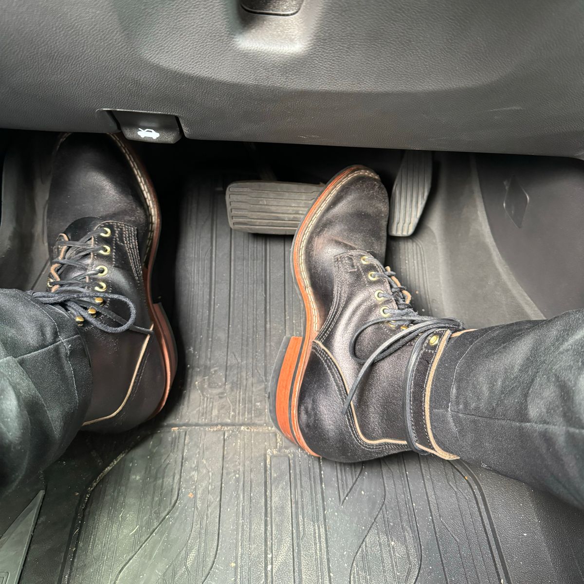 Photo by iwearboots on March 12, 2024 of the Nicks Unknown Model in Horween Black Waxed Flesh.