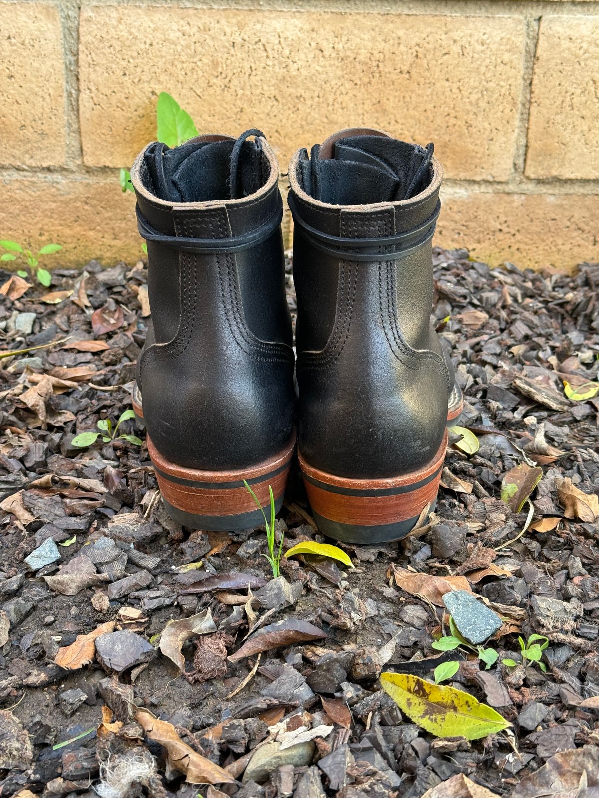 Photo by iwearboots on April 3, 2024 of the Nicks Unknown Model in Horween Black Waxed Flesh.