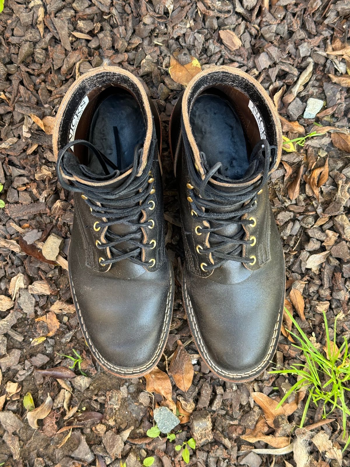Photo by iwearboots on April 3, 2024 of the Nicks Unknown Model in Horween Black Waxed Flesh.