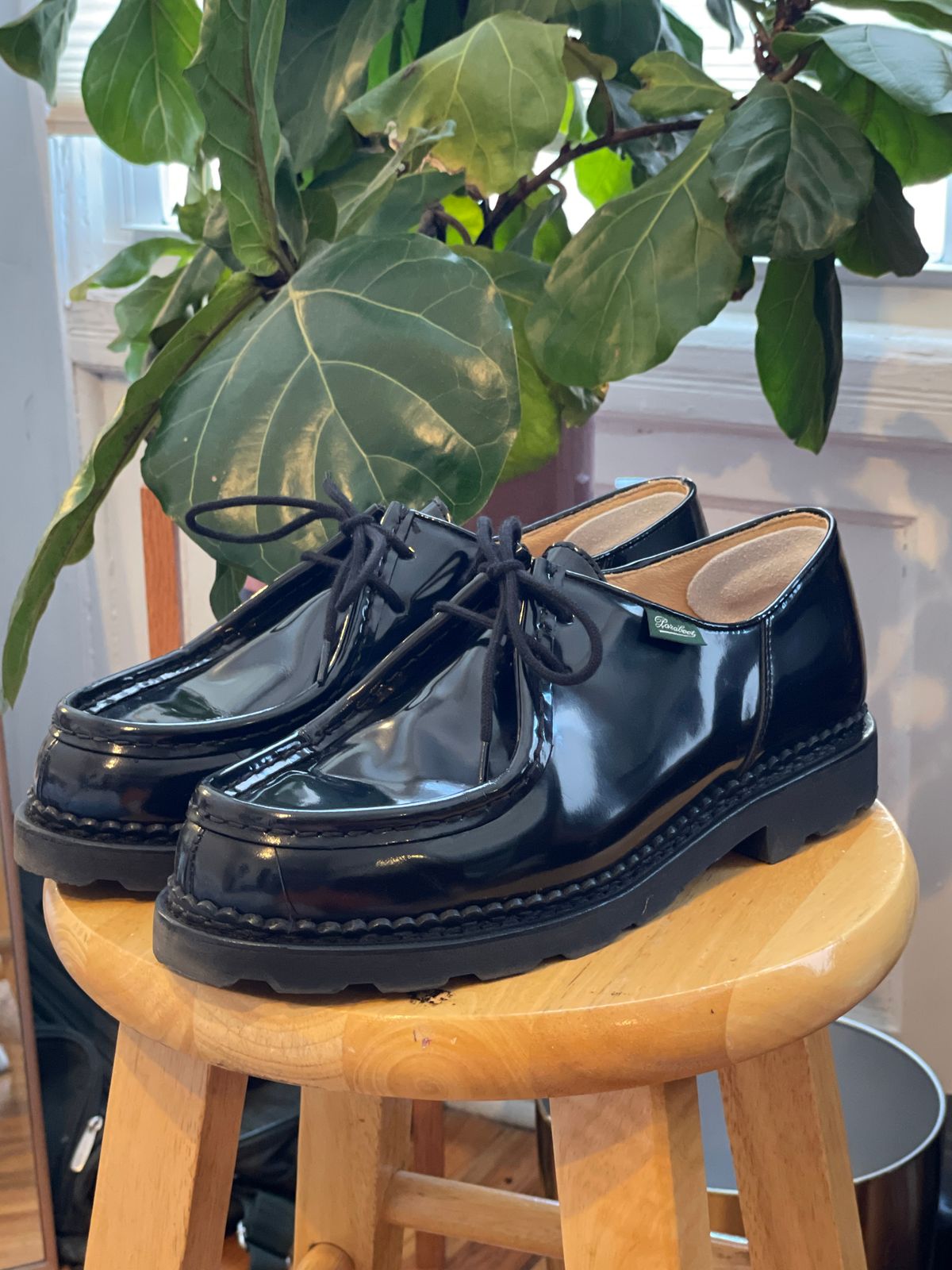 Photo by RemyTwotimes on March 29, 2023 of the Paraboot Michael in Gloss Noir Patent Leather.