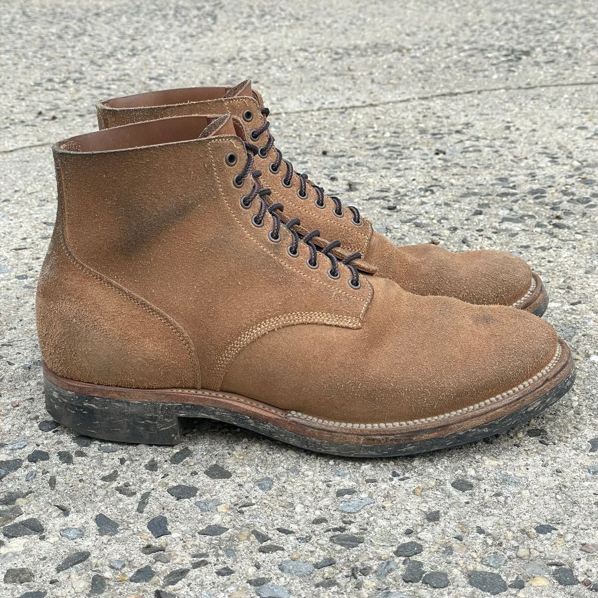 Photo by RemyTwotimes on March 31, 2025 of the Viberg N1 Boot in Horween Marine Field Roughout.