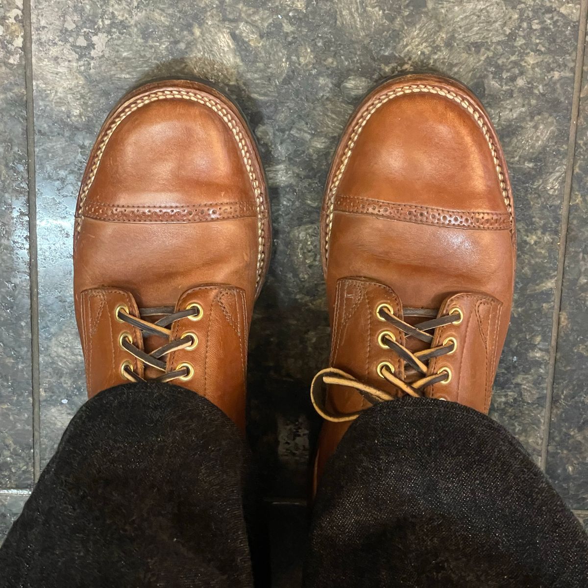 Photo by RemyTwotimes on February 25, 2025 of the Viberg 145 Oxford in Maryam Toscanello Horsebutt.