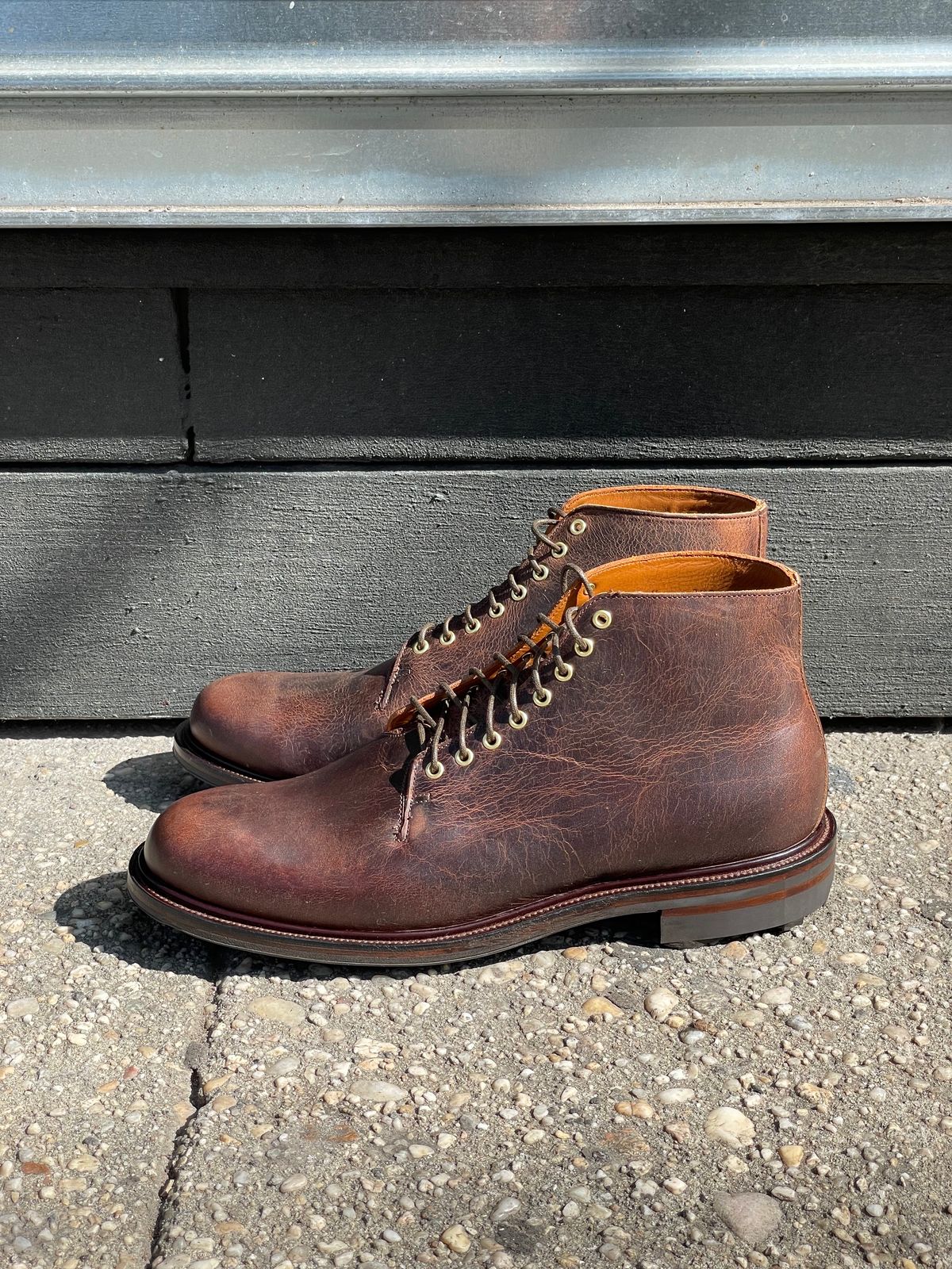 Photo by RemyTwotimes on October 1, 2023 of the Viberg Wholecut Derby Boot in Horween Rowdy Dachshund.