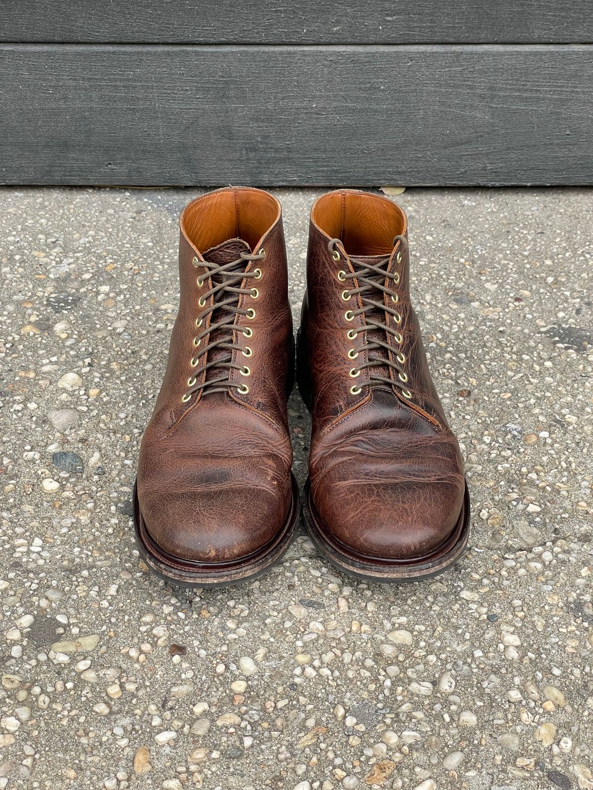 Photo by RemyTwotimes on December 4, 2023 of the Viberg Wholecut Derby Boot in Horween Rowdy Dachshund.