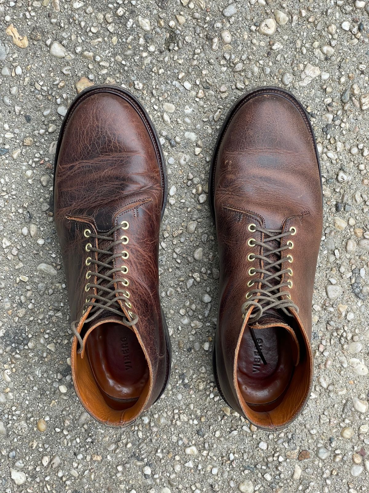 Photo by RemyTwotimes on December 4, 2023 of the Viberg Wholecut Derby Boot in Horween Rowdy Dachshund.