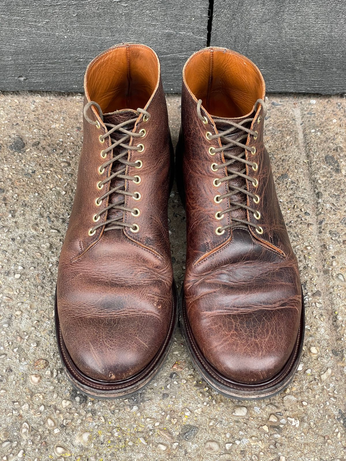 Photo by RemyTwotimes on January 1, 2024 of the Viberg Wholecut Derby Boot in Horween Rowdy Dachshund.