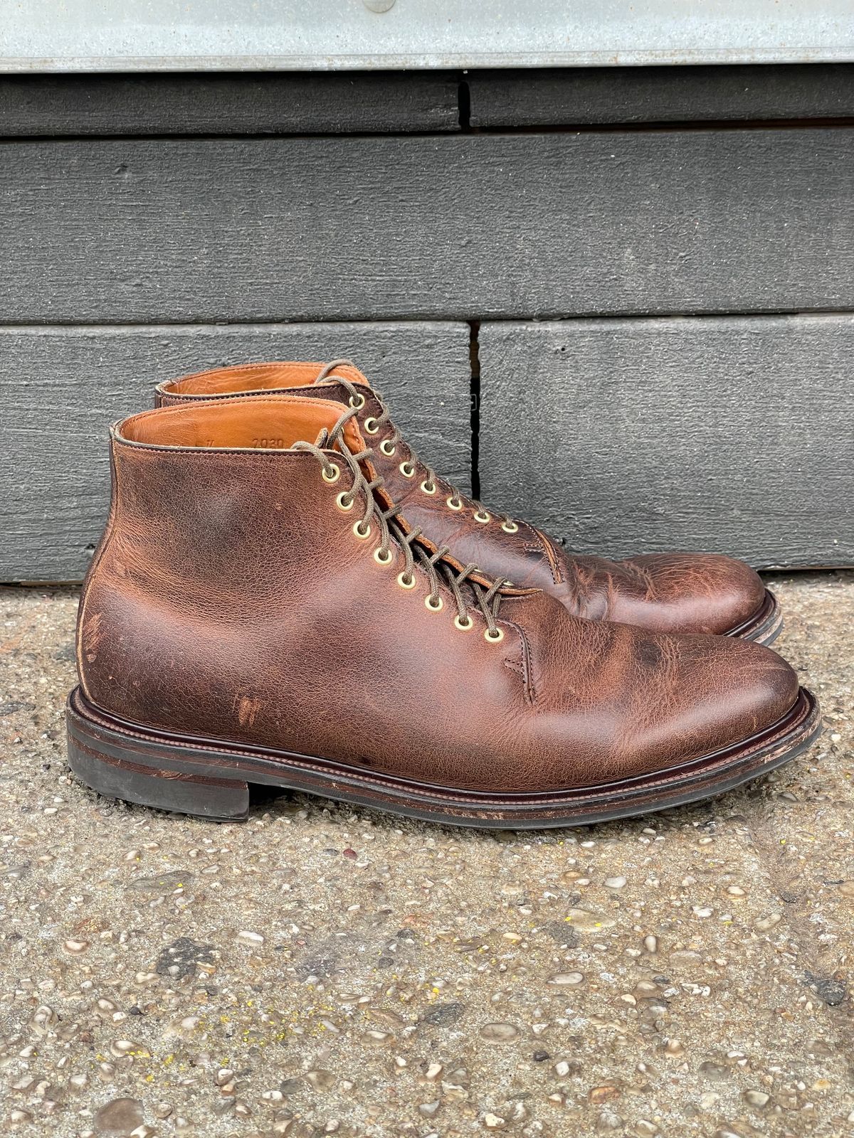 Photo by RemyTwotimes on January 1, 2024 of the Viberg Wholecut Derby Boot in Horween Rowdy Dachshund.