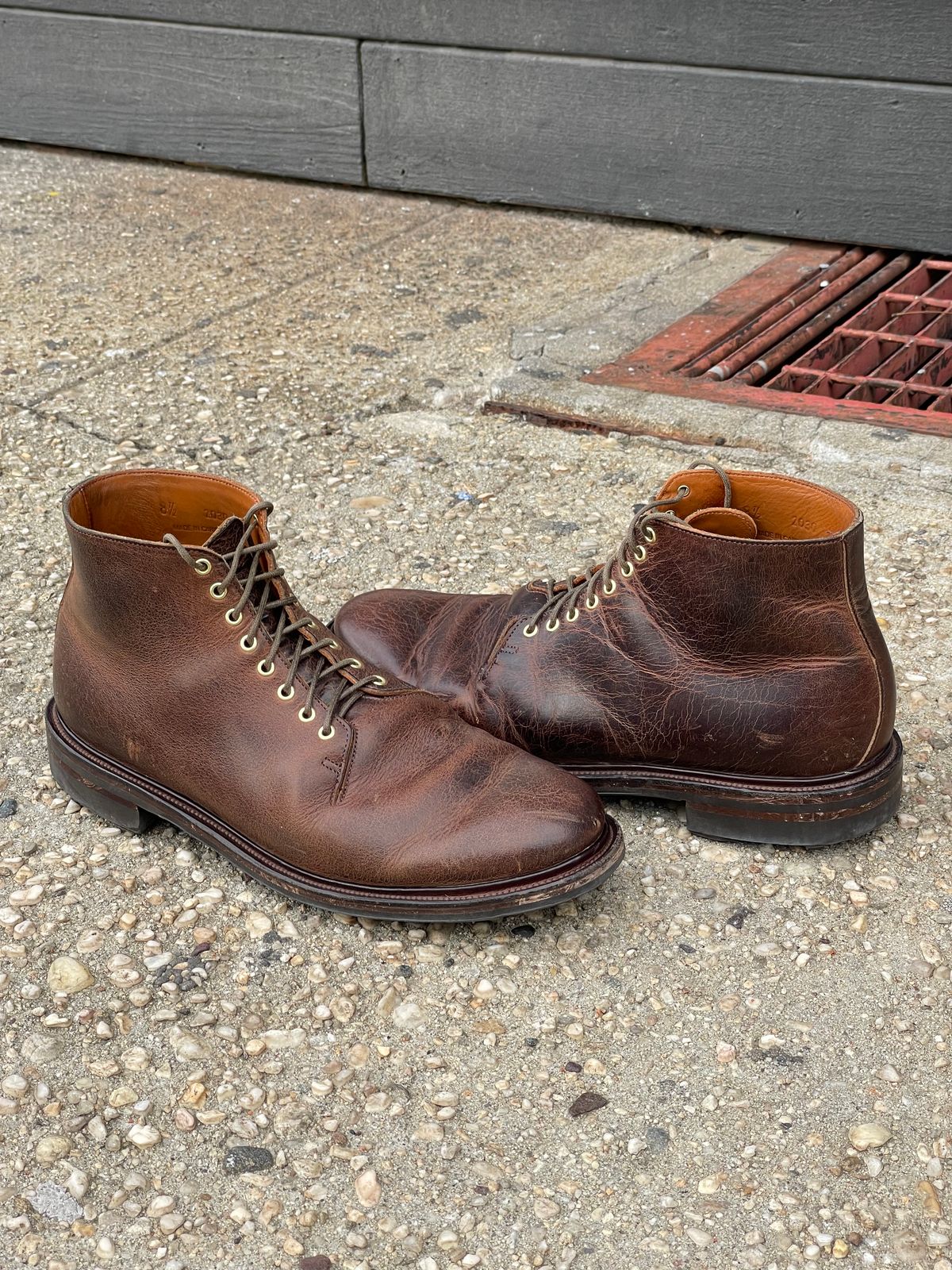 Photo by RemyTwotimes on January 1, 2024 of the Viberg Wholecut Derby Boot in Horween Rowdy Dachshund.