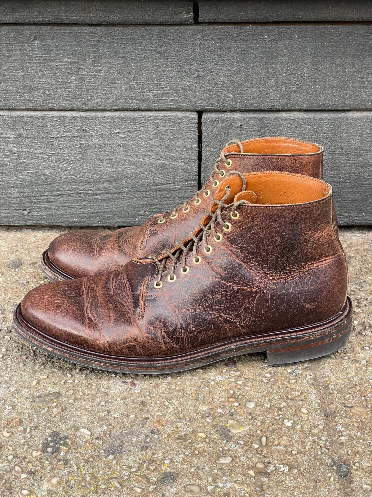 Photo by RemyTwotimes on January 1, 2024 of the Viberg Wholecut Derby Boot in Horween Rowdy Dachshund.