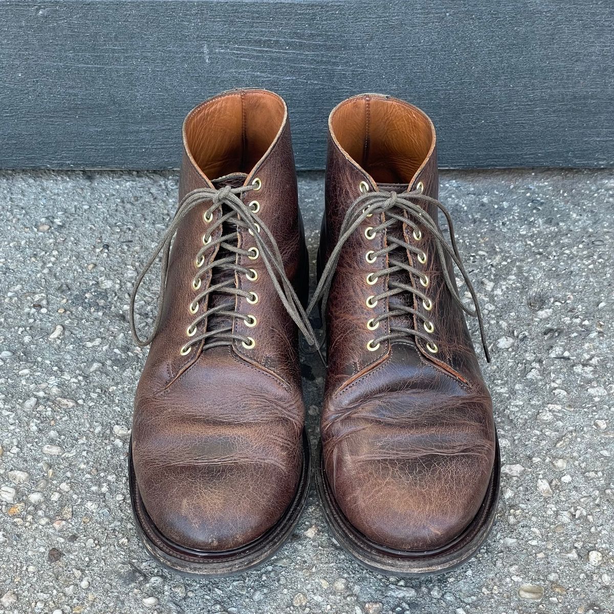 Photo by RemyTwotimes on February 5, 2024 of the Viberg Wholecut Derby Boot in Horween Rowdy Dachshund.