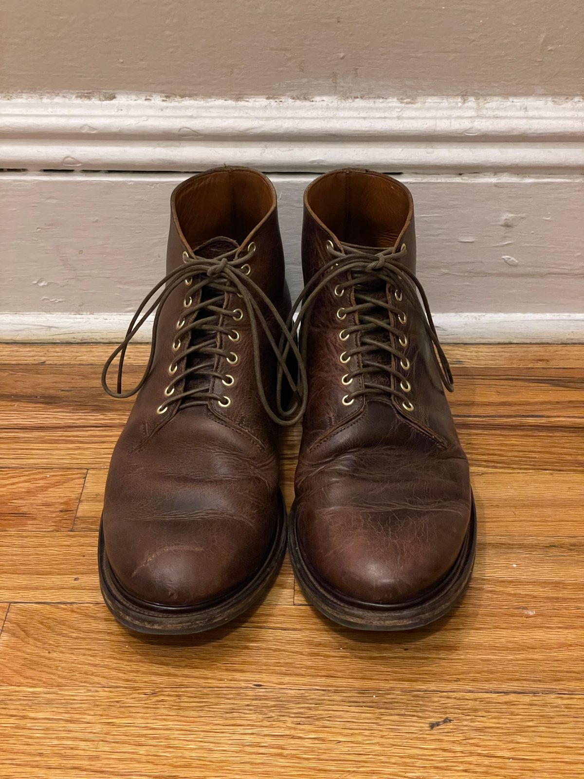 Photo by RemyTwotimes on March 6, 2024 of the Viberg Wholecut Derby Boot in Horween Rowdy Dachshund.